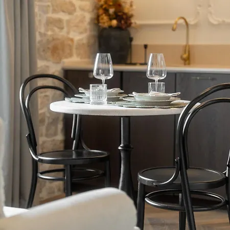 Silent Stone Apartmán