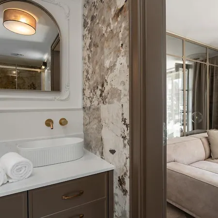 Silent Stone Lägenhet